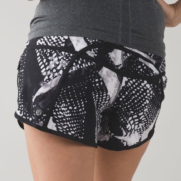 Lululemon Tracker Short III *4-way Stretch - 12 Static Mist White Black - Picture 2 of 7